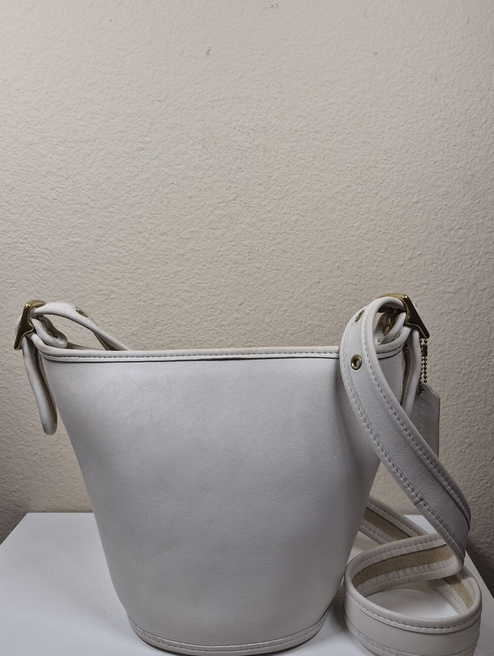 Vintage Coach White Maggie Duffle #9019 - Picture 4 of 16